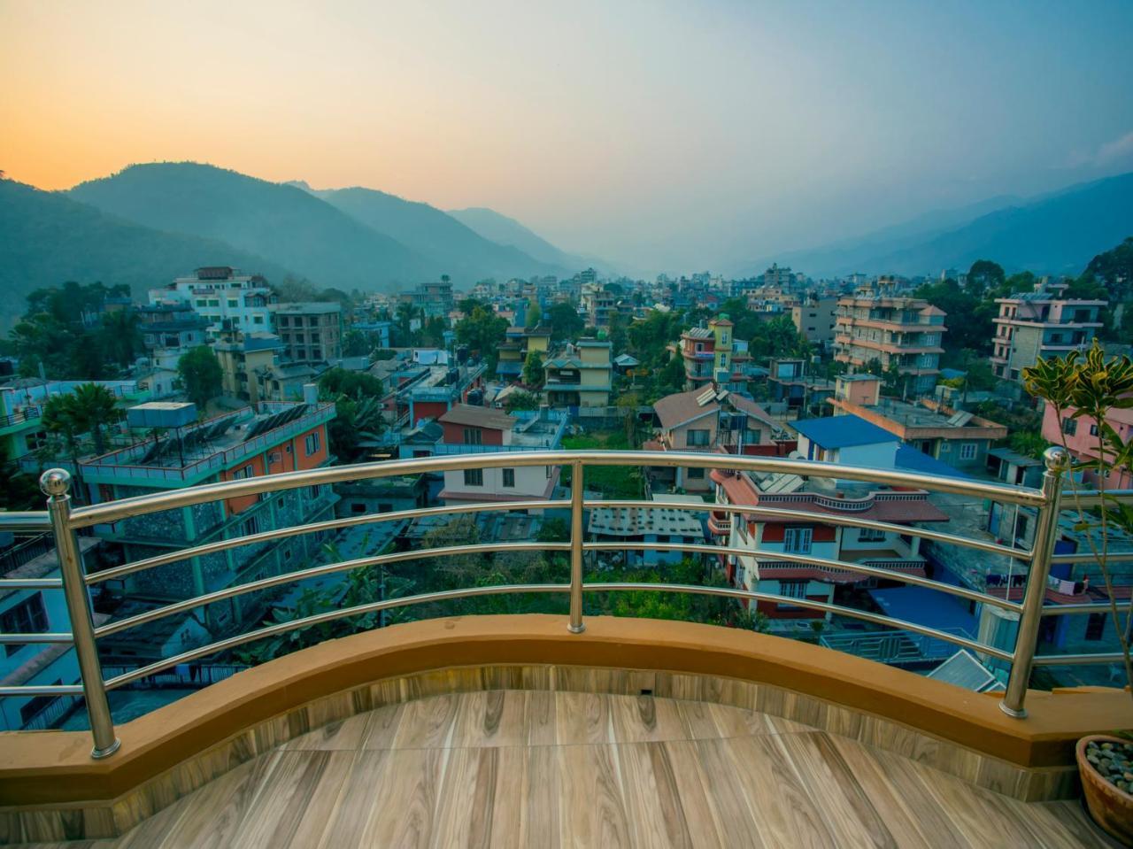 Oyo 253 Hotel Pinnacle Pokhara Buitenkant foto